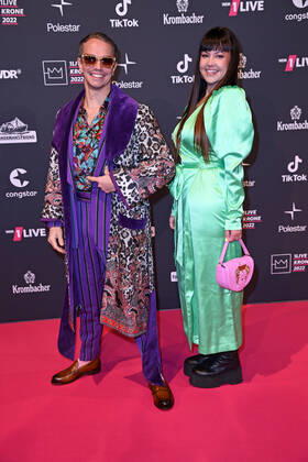 Frans Zimmer Alle Farben , PollyAnna at the 1live Krone 2022 in the Jahrhunderthalle in Bochum on 08 12 2022