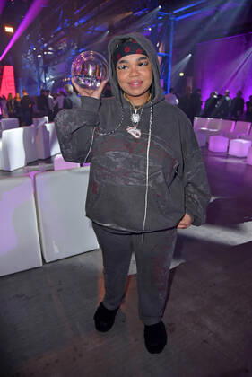 Zoe Wees at the 1live Krone 2022 in the Jahrhunderthalle in Bochum on 08 12 2022
