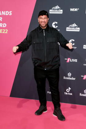 1LIVE Krone award ceremony in Bochum Marteria Marten Laciny on the red carpet at the 1LIVE Krone award ceremony in the Jahrhunderthalle in Bochum Copyright: xEventpressxGolejewskix
