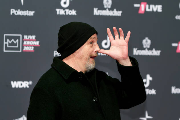 1LIVE Krone award ceremony in Bochum Torsten Sträter on the red carpet at the 1LIVE Krone award ceremony at the Jahrhunderthalle in Bochum Copyright: xEventpressxGolejewskix