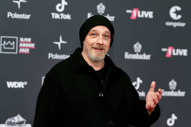 1LIVE Krone award ceremony in Bochum Torsten Sträter on the red carpet at the 1LIVE Krone award ceremony at the Jahrhunderthalle in Bochum Copyright: xEventpressxGolejewskix