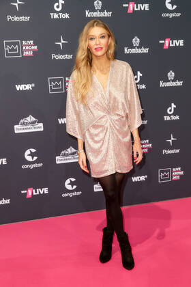 1LIVE Krone award ceremony in Bochum Laura Karasek Briggs on the red carpet at the 1LIVE Krone award ceremony in the Jahrhunderthalle in Bochum Copyright: xEventpressxGolejewskix