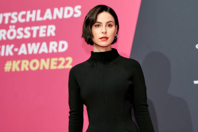 1LIVE Krone Award Ceremony in Bochum Lena Meyer Landrut on the red carpet at the 1LIVE Krone award ceremony in the Jahrhunderthalle in Bochum Copyright: xEventpressxGolejewskix
