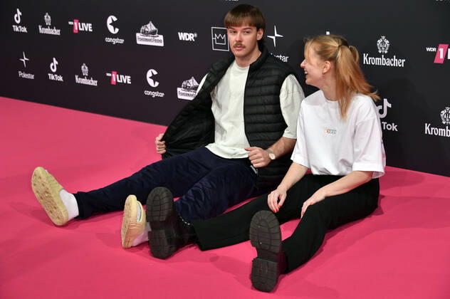 Adrian Vogt Aditotoro and Hannah Tulnik at the 23 award ceremony of the 1Live Krone 2022 in the Jahrhunderthalle Bochum, 08 12 2022 Foto:xN.xKubelkax xFuturexImage