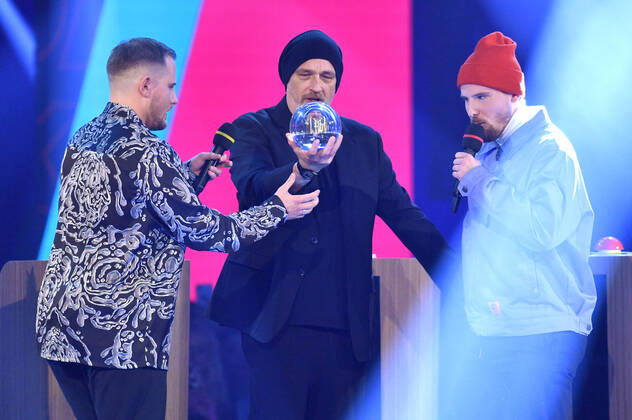 Dennis Wolter, Torsten Sträter and Benjamin Wolter at the 23 award ceremony of the 1Live Krone 2022 in the Jahrhunderthalle Bochum, 08 12 2022 Foto:xN.xKubelkax xFuturexImage