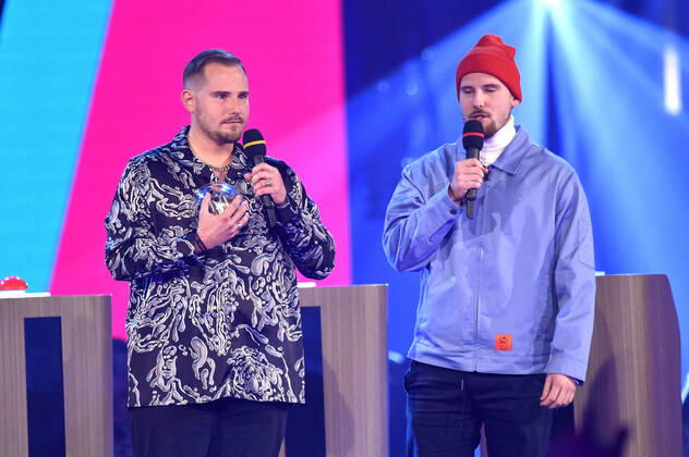 Dennis Wolter and Benjamin Wolter at the 23 award ceremony of the 1Live Krone 2022 in the Jahrhunderthalle Bochum, 08 12 2022 Foto:xN.xKubelkax xFuturexImage