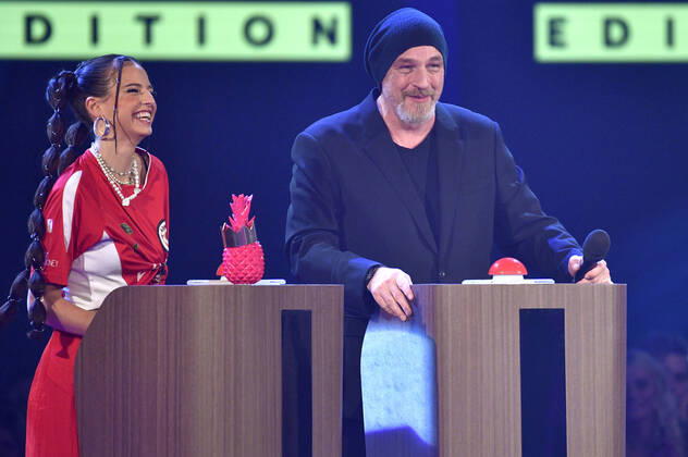 Nina Chuba and Torsten Sträter at the 23 award ceremony of the 1Live Krone 2022 in the Jahrhunderthalle Bochum, 08 12 2022 Foto:xN.xKubelkax xFuturexImage