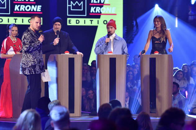 Nina Chuba, Dennis Wolter, Torsten Sträter, Benjamin Wolter and Leony at the 23 award ceremony of the 1Live Krone 2022 in the Jahrhunderthalle Bochum, 08 12 2022 Foto:xN.xKubelkax xFuturexImage