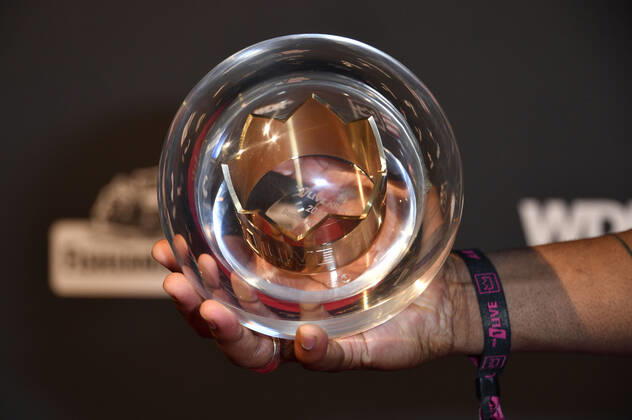 Crown of Kelvin Jones at the 23 award ceremony of the 1Live Krone 2022 in the Jahrhunderthalle Bochum, 08 12 2022 Foto:xN.xKubelkax xFuturexImage