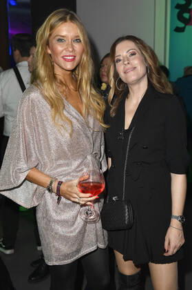 Laura Karasek and Jule Gölsdorf at the 23 award ceremony of the 1Live Krone 2022 in the Jahrhunderthalle Bochum, 08 12 2022 Foto:xN.xKubelkax xFuturexImage
