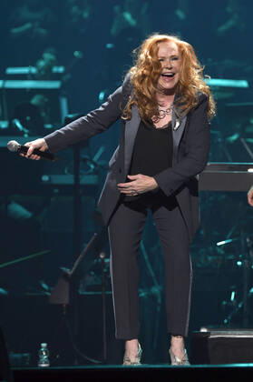 Carol Decker T Pau live at Night of the Proms 2022 at ZAG Arena Hannover, 08 12 2022 Foto:xC.xNiehausx xFuturexImage
