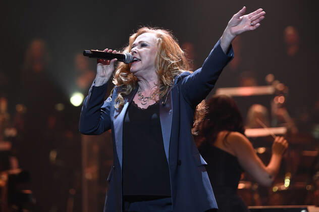 Carol Decker T Pau live at Night of the Proms 2022 at ZAG Arena Hannover, 08 12 2022 Foto:xC.xNiehausx xFuturexImage