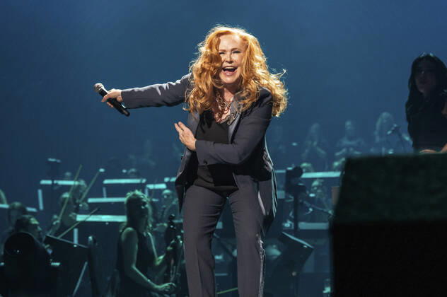 Carol Decker TÂ Pau live at the Night of the Proms 2022 at the ZAG Arena Hannover, 08 12 2022 Foto:xC.xSpeidelx xFuturexImage
