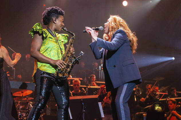 Carol Decker TÂ Pau live at the Night of the Proms 2022 at the ZAG Arena Hannover, 08 12 2022 Foto:xC.xSpeidelx xFuturexImage