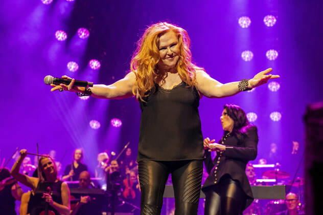 Carol Decker TÂ Pau live at the Night of the Proms 2022 at the ZAG Arena Hannover, 08 12 2022 Foto:xC.xSpeidelx xFuturexImage