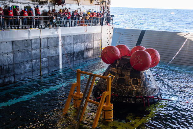 December 12, 2022, Pacific Ocean, CA, United States of America: The unmanned NASA Orion spacecraft from the Artemis I mission is recovered in the well deck of the U.S. Navy San Antonio-class amphibious transport dock ship USS Portland after the first water landing in the Pacific Ocean, December 11, 2022 off the coast of Baja California. The unmanned Orion spacecraft spent 25 days in space during a test journey to the moon. Pacific Ocean United States of America - ZUMAp138 20221212_zaa_p138_002 Copyright: xMc2xDevinxKates U.S.xNavyx