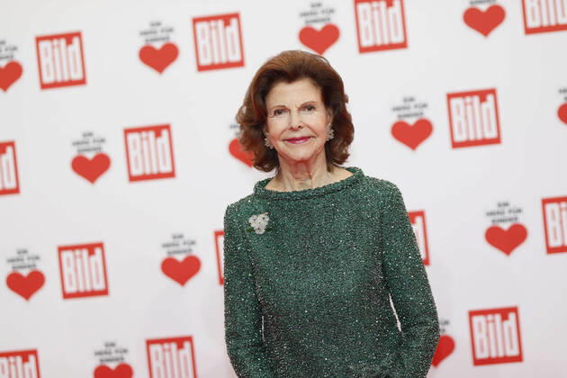 A Heart for Children 2022 IM Queen Silvia of Sweden on the red carpet at the TV fundraising gala A Heart for Children in Berlin Adlershof Copyright: xEventpressxGolejewskix