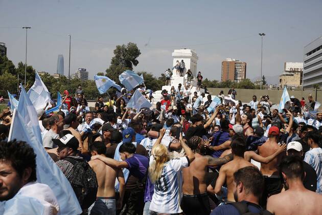 Santiago, December 18, 2022 Argentines celebrate Qatars world soccer championship in Plaza Italia, won by their team at the Argentine embassy in Chile Suffering and maximum joy Juan Eduardo Lopez Aton Chile, Santiago Chile Aton 666316 Copyright: JUANxEDUARDOxLOPEZ ATONxCHILE