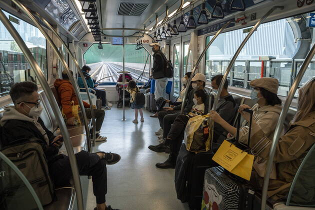 Daily Life In Macau Commuters wearing face masks riding on the Macao Light Rapid Transit on December 29, 2022 in Macau, China. Macau Macau  Copyright: xVernonxYuenx originalFilename: yuen-dailylif221229_npKcJ