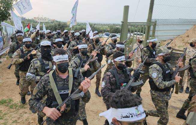 Militants of Al-Ansar Brigades, the military wing of the Palestinian al-Ahrar movement, participates in a military exercise, in Khan Younis in the southern of Gaza strip Militants of Al-Ansar Brigades, the military wing of the Palestinian al-Ahrar movement, participates in a military exercise, in Khan Younis in the southern of Gaza strip on January 01, 2023. Photo by Ashraf Amra apaimages Khan Younis Gaza Strip Palestinian Territory 010123_KHANYOUNIS_ASH_1_00 (5) Copyright: xapaimagesxAshrafxAmrax xapaimagesx