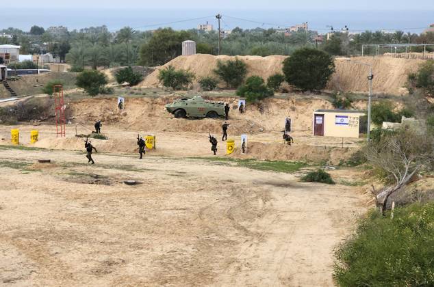 Militants of Al-Ansar Brigades, the military wing of the Palestinian al-Ahrar movement, participates in a military exercise, in Khan Younis in the southern of Gaza strip Militants of Al-Ansar Brigades, the military wing of the Palestinian al-Ahrar movement, participates in a military exercise, in Khan Younis in the southern of Gaza strip on January 01, 2023. Photo by Ashraf Amra apaimages Khan Younis Gaza Strip Palestinian Territory 010123_KHANYOUNIS_ASH_1_00 (26) Copyright: xapaimagesxAshrafxAmrax xapaimagesx