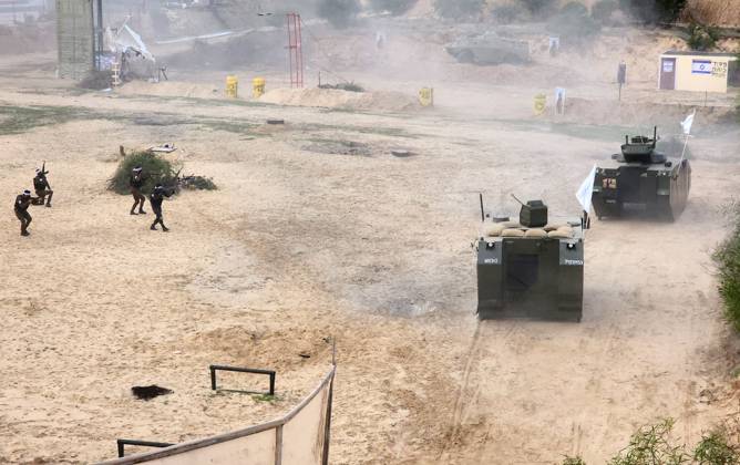 Militants of Al-Ansar Brigades, the military wing of the Palestinian al-Ahrar movement, participates in a military exercise, in Khan Younis in the southern of Gaza strip Militants of Al-Ansar Brigades, the military wing of the Palestinian al-Ahrar movement, participates in a military exercise, in Khan Younis in the southern of Gaza strip on January 01, 2023. Photo by Ashraf Amra apaimages Khan Younis Gaza Strip Palestinian Territory 010123_KHANYOUNIS_ASH_1_00 (2) Copyright: xapaimagesxAshrafxAmrax xapaimagesx