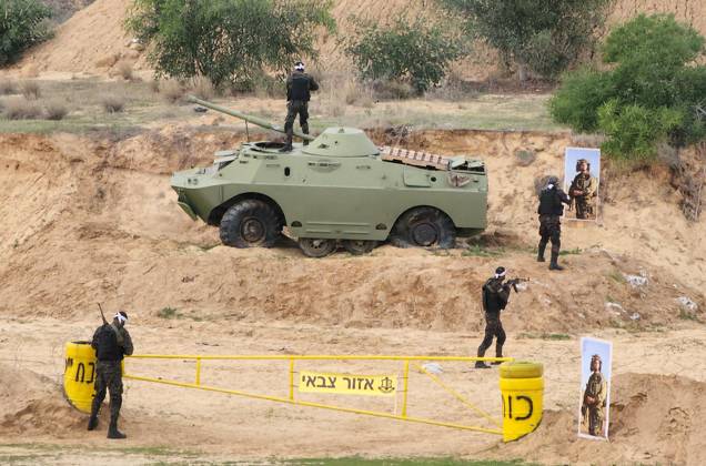 Militants of Al-Ansar Brigades, the military wing of the Palestinian al-Ahrar movement, participates in a military exercise, in Khan Younis in the southern of Gaza strip Militants of Al-Ansar Brigades, the military wing of the Palestinian al-Ahrar movement, participates in a military exercise, in Khan Younis in the southern of Gaza strip on January 01, 2023. Photo by Ashraf Amra apaimages Khan Younis Gaza Strip Palestinian Territory 010123_KHANYOUNIS_ASH_1_00 (24) Copyright: xapaimagesxAshrafxAmrax xapaimagesx