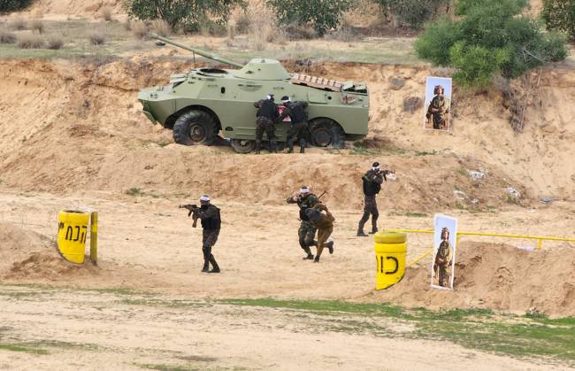 Militants of Al-Ansar Brigades, the military wing of the Palestinian al-Ahrar movement, participates in a military exercise, in Khan Younis in the southern of Gaza strip Militants of Al-Ansar Brigades, the military wing of the Palestinian al-Ahrar movement, participates in a military exercise, in Khan Younis in the southern of Gaza strip on January 01, 2023. Photo by Ashraf Amra apaimages Khan Younis Gaza Strip Palestinian Territory 010123_KHANYOUNIS_ASH_1_00 (4) Copyright: xapaimagesxAshrafxAmrax xapaimagesx