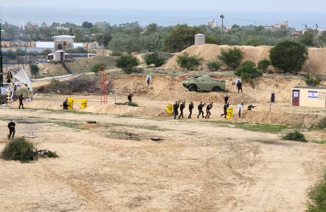 Militants of Al-Ansar Brigades, the military wing of the Palestinian al-Ahrar movement, participates in a military exercise, in Khan Younis in the southern of Gaza strip Militants of Al-Ansar Brigades, the military wing of the Palestinian al-Ahrar movement, participates in a military exercise, in Khan Younis in the southern of Gaza strip on January 01, 2023. Photo by Ashraf Amra apaimages Khan Younis Gaza Strip Palestinian Territory 010123_KHANYOUNIS_ASH_1_00 (19) Copyright: xapaimagesxAshrafxAmrax xapaimagesx