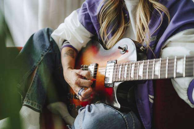 Hand of guitarist playing guitar in studio model released, Symbolfoto property released, MDOF00330