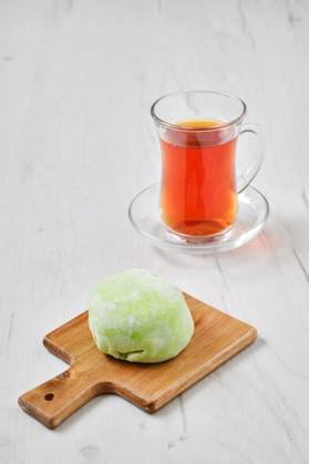  Sweet dessert mochi with kiwi, Sweet dessert mochi with kiwi with fruit tea, Sweet dessert mochi with kiwi with fruit tea, 20.09.2022, Copyright: xBoomeartx Panthermedia31878097.jpg