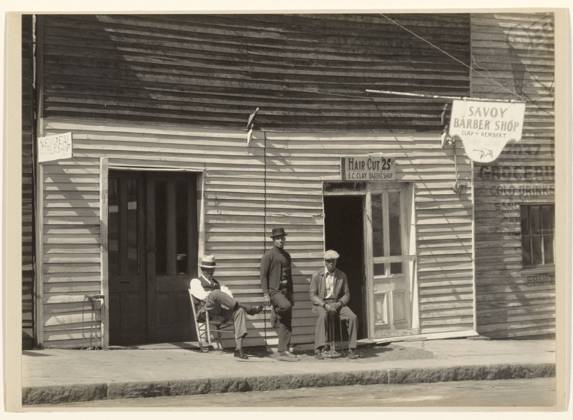 RECORD DATE NOT STATED Sidewald Portrait of Three Men, Vicksburg, Mississippi. Walker Evans (American, 1903 - 1975) Copyright: xpiemagsx gb25570 !ACHTUNG AUFNAHMEDATUM GESCHÄTZT!