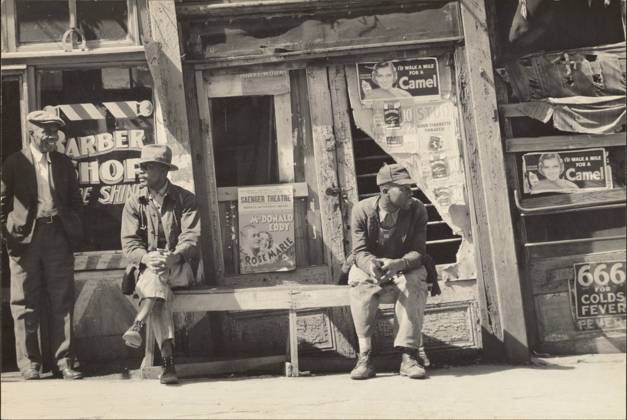 RECORD DATE NOT STATED Street Scene, Vicksburg, Mississippi. Walker Evans (American, 1903 - 1975) Copyright: xpiemagsx gb26945 !ACHTUNG AUFNAHMEDATUM GESCHÄTZT!