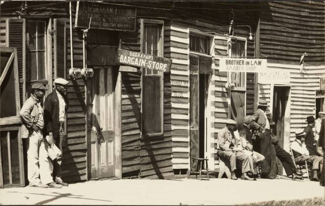 RECORD DATE NOT STATED Mississippi Town Negro Street Street Scene, Vicksburg, Mississppi. Walker Evans (American, 1903 - 1975) Copyright: xpiemagsx gb30563 !ACHTUNG AUFNAHMEDATUM GESCHÄTZT!