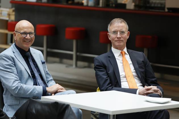 Uwe Brandl, President and First Mayor of the City of Abensberg, Dr Gerd Landsberg, Executive Member of the Presidential Board, Germany, Berlin, Federal Press Conference, Topic Review 2022 Outlook 2023 of the German Association of Towns and Municipalities DStGB