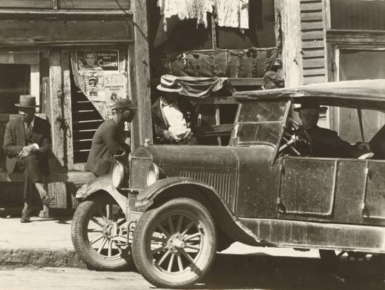 RECORD DATE NOT STATED Street Scene, Vicksburg, Mississippi. Walker Evans (American, 1903 - 1975) Copyright: xpiemagsx gb36108 !ACHTUNG AUFNAHMEDATUM GESCHÄTZT!