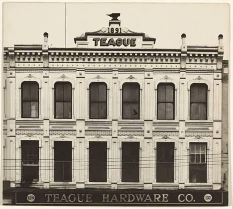 RECORD DATE NOT STATED Alabama City Block, Teague Hardware Company. Walker Evans (American, 1903 - 1975) Copyright: xpiemagsx gb51500 !ACHTUNG AUFNAHMEDATUM GESCHÄTZT!