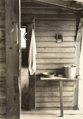 RECORD DATE NOT STATED Washroom in the Dog Run of the Burroughs Home, Hale County, Alabama. Walker Evans (American, 1903 - 1975) Copyright: xpiemagsx gb58700 !ACHTUNG AUFNAHMEDATUM GESCHÄTZT!