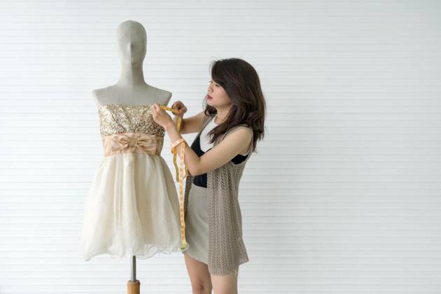  Fashion designer room. Young woman dressmaker using tape measure measuring the size of dress on the mannequin., Fashion designer room. Young woman dressmaker using tape measure measuring the size of dress on the mannequin., Fashion designer room. Young woman dressmaker using tape measure measuring the size of dress on the mannequin. model released, Symbolfoto , 28.09.2022, Copyright: xchadchaix Panthermedia32027330.jpg