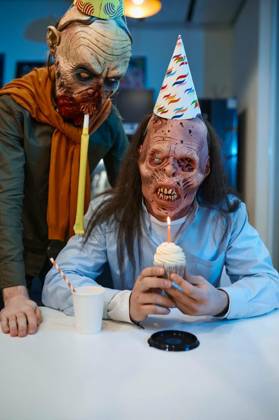  Zombie employees congratulate colleague with birthday, Happy creepy zombie employees in festive cap congratulating his colleague with birthday party during lunch time in office, Happy creepy zombie employees in festive cap congratulating his colleague with birthday party during lunch time in office, 05.10.2022, Copyright: xNomadSoulx Panthermedia32217858.jpg