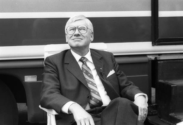 Christian Schwarz Schilling politician 06 87 ru Christian Schwarz Schilling on 11 June 1987 at the opening of the cable connection tour in Bonn Germany german german man politics CDU minister post minister federal minister for the post and telecommunications post and telecommunications federal post minister ex entrepreneur st