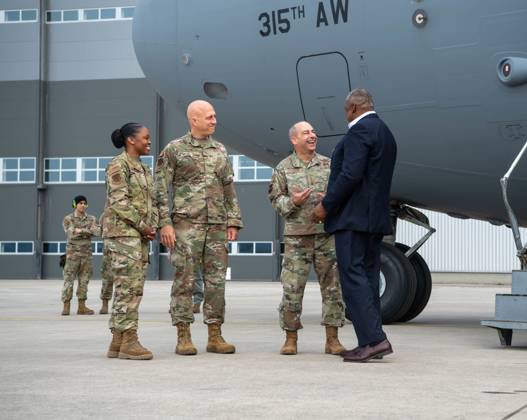 RECORD DATE NOT STATED U.S. Secretary of Defense Lloyd Austin III (left) is greeted by (left to right) U.S. Air Force Gen. Jeffrey L. Harrigian, U.S. Air Forces in Europe Air Forces Africa commander, Brig. Gen. Joshua Olson, 86th Airlift Wing commander and 86 AW Command Chief Master Sgt. Charmaine Kelley, at Ramstein Air Base, Germany, April 25, 2022. Secretary Austin invited Ministers of Defense and senior military officials to Ramstein this week to discuss the ongoing crisis in Ukraine and various issues facing U.S. allies and partners. Copyright: xpiemagsx dvidspieope01012023-31015 !ACHTUNG AUFNAHMEDATUM GESCHÄTZT!