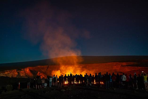 VOLCANO, HI - January 7, 2023: Spectators observe the eruption pictured as Hawaii?s Kilauea volcano eruption continued after re-erupting on January 5th in Volcano, HI on January 7, 2023. Copyright: xErikxKabikxPhotography xMediaPunchx