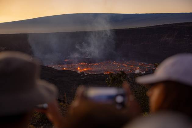 VOLCANO, HI - January 7, 2023: Spectators observe the eruption pictured as Hawaii?s Kilauea volcano eruption continued after re-erupting on January 5th in Volcano, HI on January 7, 2023. Copyright: xErikxKabikxPhotography xMediaPunchx