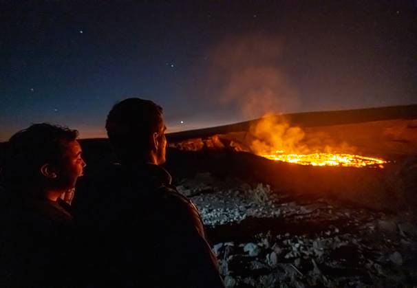 VOLCANO, HI - January 7, 2023: Spectators observe the eruption pictured as Hawaii?s Kilauea volcano eruption continued after re-erupting on January 5th in Volcano, HI on January 7, 2023. Copyright: xErikxKabikxPhotography xMediaPunchx