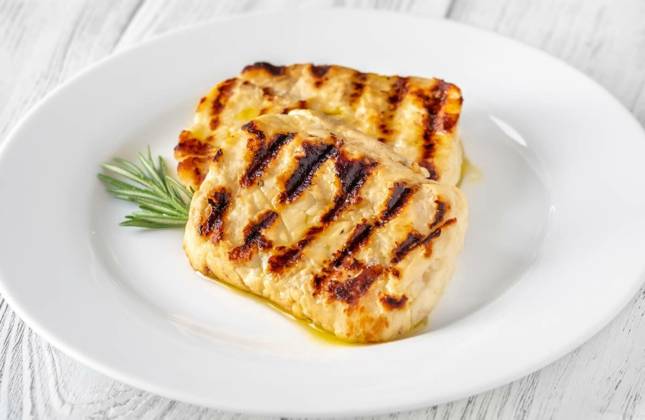  Portion of Halloumi cheese, Portion of traditional cypriot Halloumi cheese, Portion of traditional cypriot Halloumi cheese, 15.11.2022, Copyright: xAlex9500x Panthermedia32885236.jpg