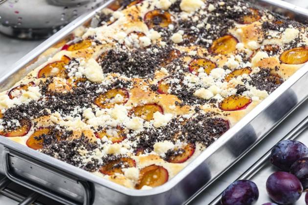 IMAGO Creative, Herbst, Food, Pflaumenkuchen plum pie with poppy seeds and crumble, plum pie with poppy seeds and crumble, plum pie with poppy seeds and crumble, 18.11.2022, Copyright: xphbczx Panthermedia32940801.jpg