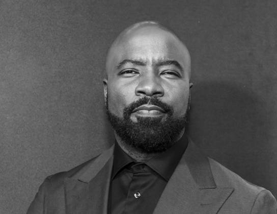 January 10, 2023, New York, New York, United States: Mike Colter attends the Plane New York premiere at AMC Lincoln Square Theater in New York on January 10, 2023 New York United States - ZUMAr339 20230110_znp_r339_015 Copyright: xLevxRadinx