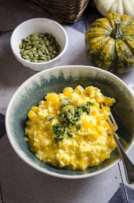 IMAGO Creative, Herbst, Food, Kürbis-Risotto Pumpkin Risotto with Parsley Pesto Pumpkin Risotto with Parsley Pesto Copyright: xAnikoxSzabox ASZ261022-24