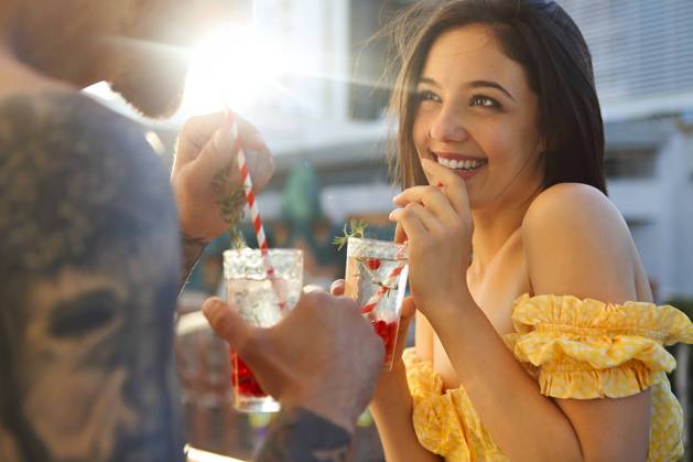 Couple in love drinking summer refreshing lemonade with rasberry on a balcony Happy couple in love drinking summer refreshing lemonade with rasberry on a balcony Copyright: xZoonar.com DashaxPetrenkox 14153286 ,model released, Symbolfoto ,property released